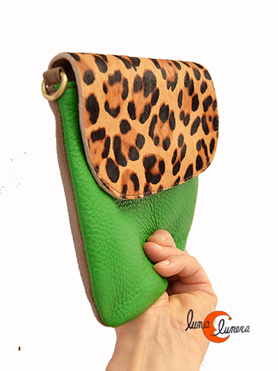 Esta imagen enseña el modelo, los colores pueden ser diferentes al bolso que está en venta.