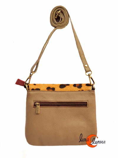 Esta imagen enseña el modelo, los colores pueden ser diferentes al bolso que está en venta.
