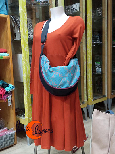 Esta imagen enseña el modelo, los colores pueden ser diferentes al bolso que está en venta.