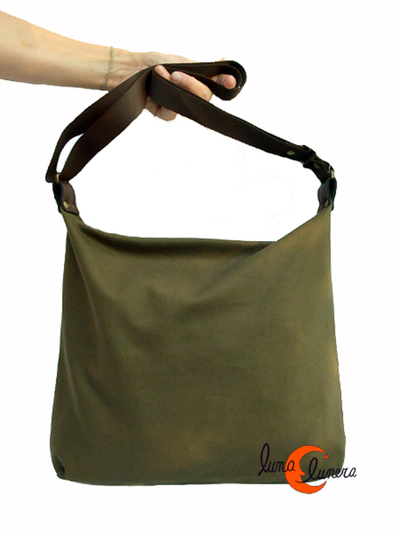 Esta imagen enseña el modelo, los colores pueden ser diferentes al bolso que está en venta.