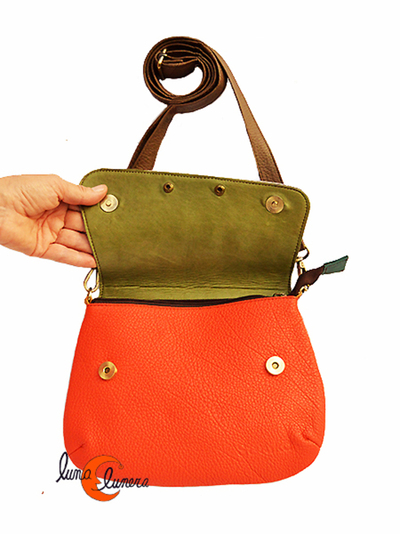 Esta imagen enseña el modelo, si tiene dudas de los colores del bolso qie está en venta, pregunte por wassap