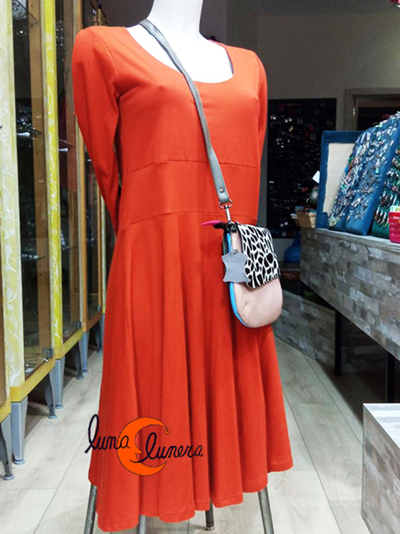 Esta imagen enseña el modelo, si tiene dudas de los colores del bolso qie está en venta, pregunte por wassap