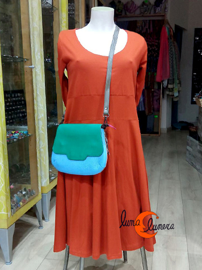 Esta imagen enseña el modelo, si tiene dudas de los colores del bolso qie está en venta, pregunte por wassap