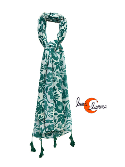 Fular largo para el cuello. Esta foto enseña el tamaño, el modelo puede ser diferente al que está en venta.