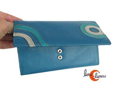 Esta imágen enseña el modelo, los colores pueden ser diferentes al monedero que está en venta