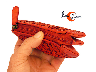 Esta imagen enseña el modelo, los colores pueden ser diferentes al monedero que está en venta