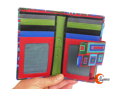 Esta imagen enseña el modelo, los colores pueden ser diferentes al monedero que está en venta