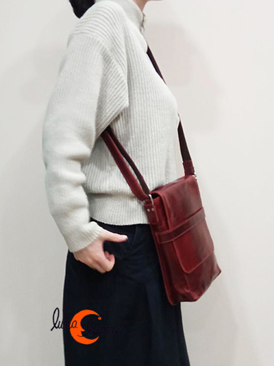 Esta imagen enseña el modelo, los colores pueden ser diferentes al bolso que está en venta