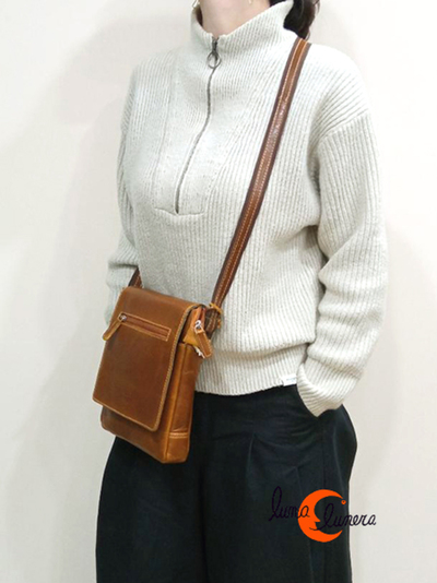 Esta imagen enseña el modelo, los colores pueden ser diferentes al bolso que está en venta