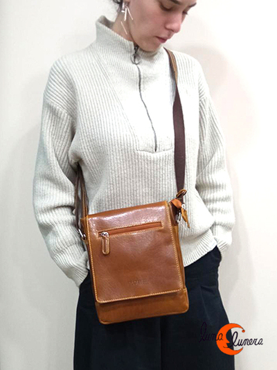 Esta imagen enseña el modelo, los colores pueden ser diferentes al bolso que está en venta