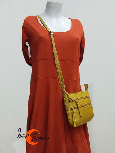 Esta imagen enseña el modelo, los colores pueden ser diferentes al bolso que está en venta