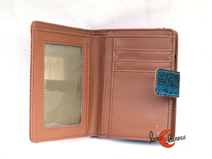 Cartera vegana pequeña con monedero y tarjetero de corcho y PVC.