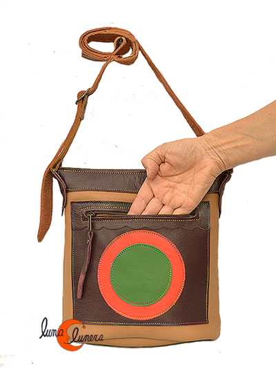 Esta imagen enseña el modelo, los colores pueden ser diferentes al bolso que está en venta