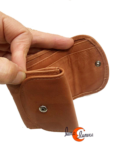 Esta foto enseña el modelo, los colores pueden ser diferentes al monedero que está en venta