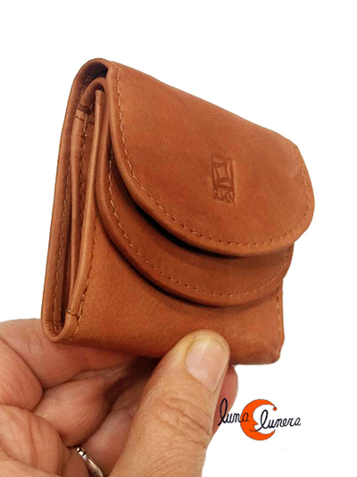 Esta foto enseña el modelo, los colores pueden ser diferentes al monedero que está en venta