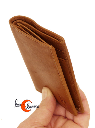 Esta foto enseña el modelo, los colores pueden ser diferentes al monedero que está en venta