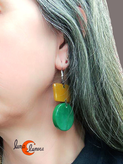 Esta foto enseña el tamaño, los colores pueden ser diferentes al pendiente que está en venta