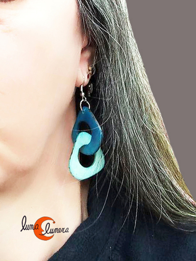 Esta foto enseña el tamaño, los colores pueden ser diferentes al pendiente que está en venta