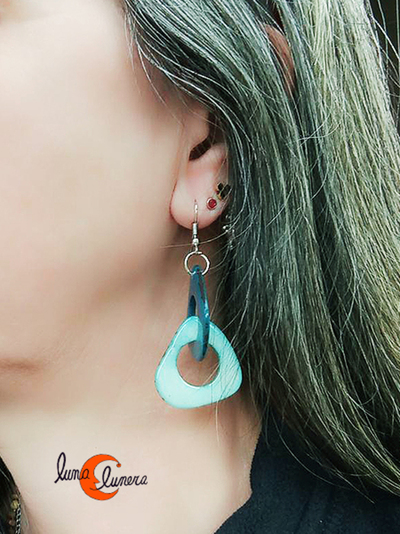 Esta foto enseña el tamaño, los colores pueden ser diferentes al pendiente que está en venta