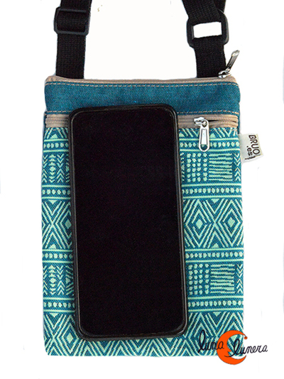 Bolsito XXL para móvi. La imágen muestra el modelo, los colores pueden no coincidir con el producto que está en venta.