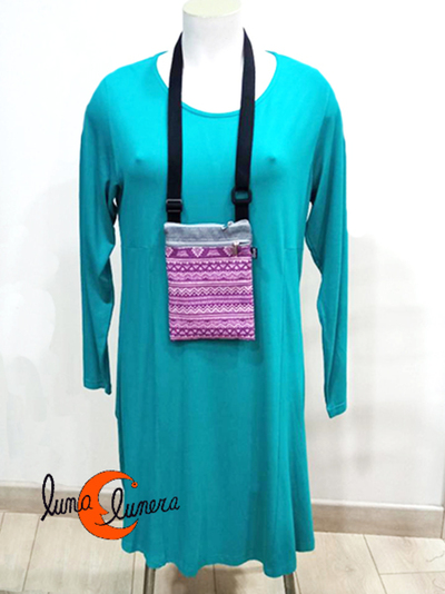 Bolsito XXL para móvi. La imágen muestra el modelo, los colores pueden no coincidir con el producto que está en venta.