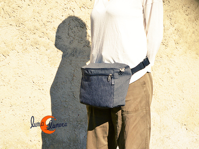 Esta imágen enseña el modelo y el tamaño, los colores puedenser diferentes a la riñonera que está en venta