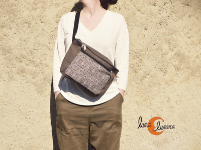 Esta imágen enseña el modelo y el tamaño, los colores puedenser diferentes a la riñonera que está en venta