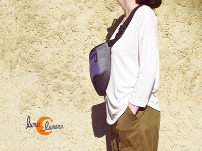 Esta imágen enseña el modelo y el tamaño, los colores puedenser diferentes a la riñonera que está en venta