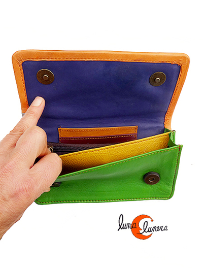 Se enseña el modelo, los colores pueden ser diferentes al monedero que está en venta. Pregunte si tiene dudas.