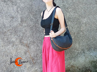 Esta imagen enseña el modelo, los colores pueden ser diferentes al bolso que está en venta.