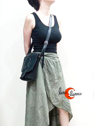Bolso bandolera negro de piel y ante.