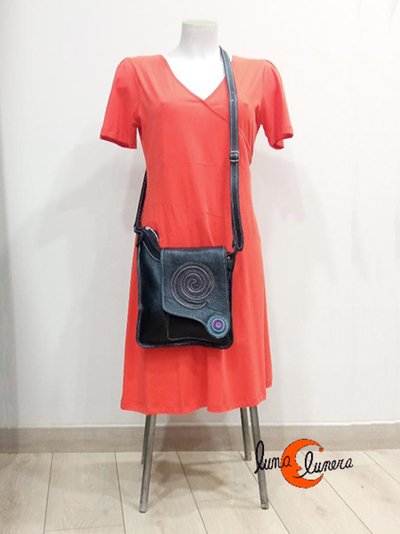 Esta imagen enseña el modelo, los colores pueden ser diferentes del bolso que está en venta.