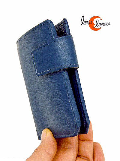 Cartera de piel con tarjetero, billetero y monedero interior.