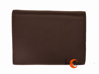 Caretra de piel con monedero exterior.