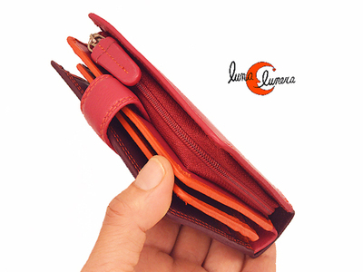Esta foto enseña el modelo, los colores pueden no correspoder con la cartera que está en venta.