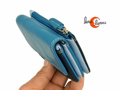 Esta foto enseña el modelo, los colores pueden no correspoder con la cartera que está en venta.