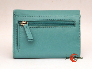 En esta imagen se enseña el interior del modelo, los colores no son los mismos de la cartera que está en venta.