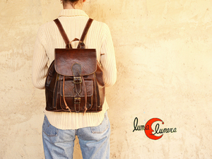 Mochila de cuero marrón oscuro