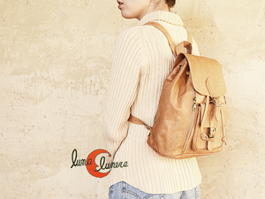 Mochila de cuero color natural