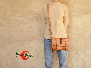 Bolso de mano de piel se le puede poner asa para bandolera