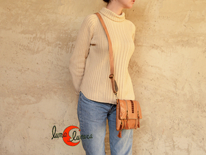 Bolso de mano de piel se le puede poner asa para bandolera