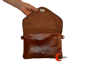 Bolso de mano de piel tipo sobre