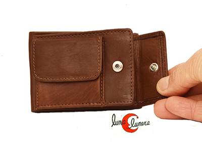 Mini cartera de piel con monedero y tarjetero.