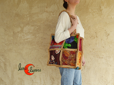 Bolso de esparto con telas de colores
