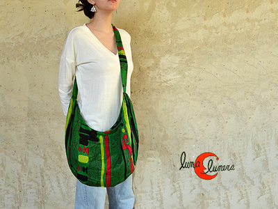 Esta imagen enseña el modelo, los colores pueden ser diferentes al bolso que está en venta.