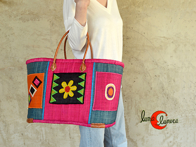 Capazo grande de colores con asas de cuero