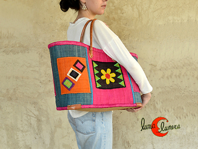 Capazo grande de colores con asas de cuero