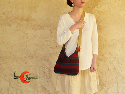 Bolso bandolera de tela con franjas de colores