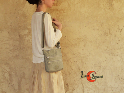 Bolso bandolera pequeño de naylon con cremalleras