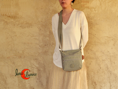 Bolso bandolera pequeño de naylon con cremalleras